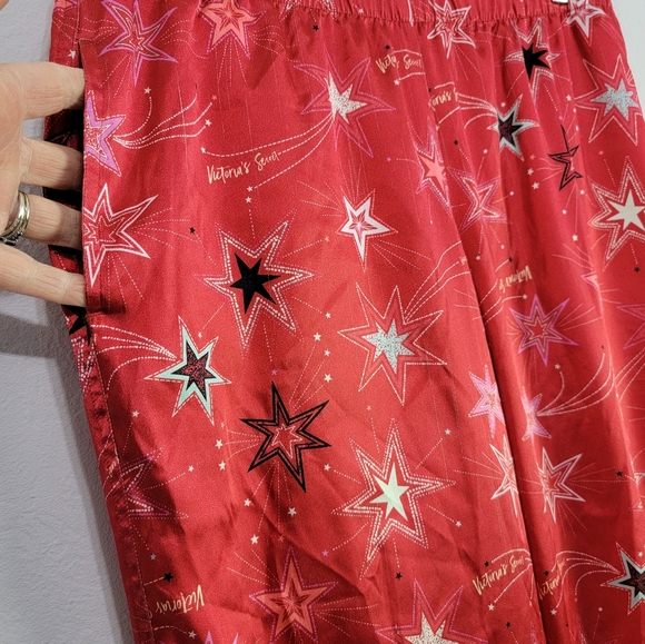 Victoria's Secret Red Star Print Silky Pajama Set Size Medium - Picture 10 of 16